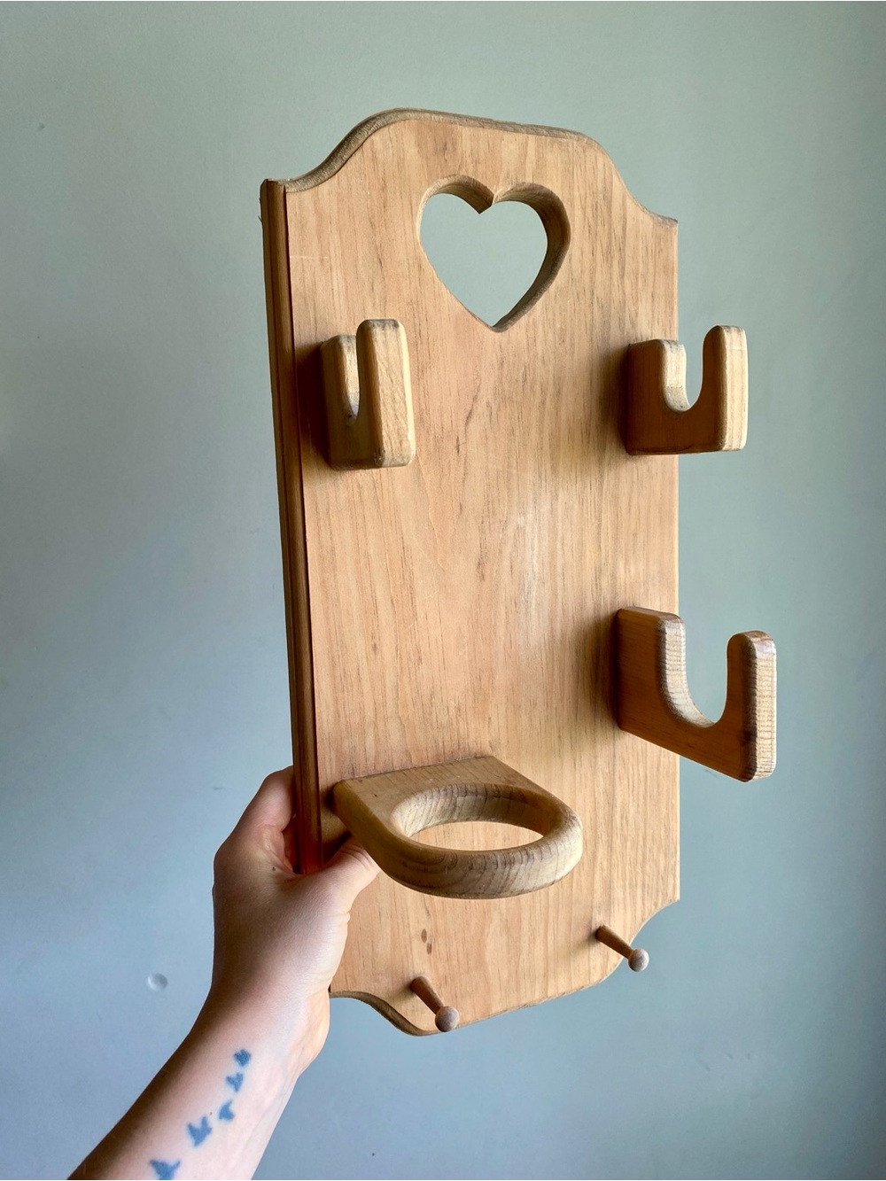 Rustic Natural Wood Wall Hook Rack w/ Heart Cutout (Basket & Vase Included) - Picture 3 of 7